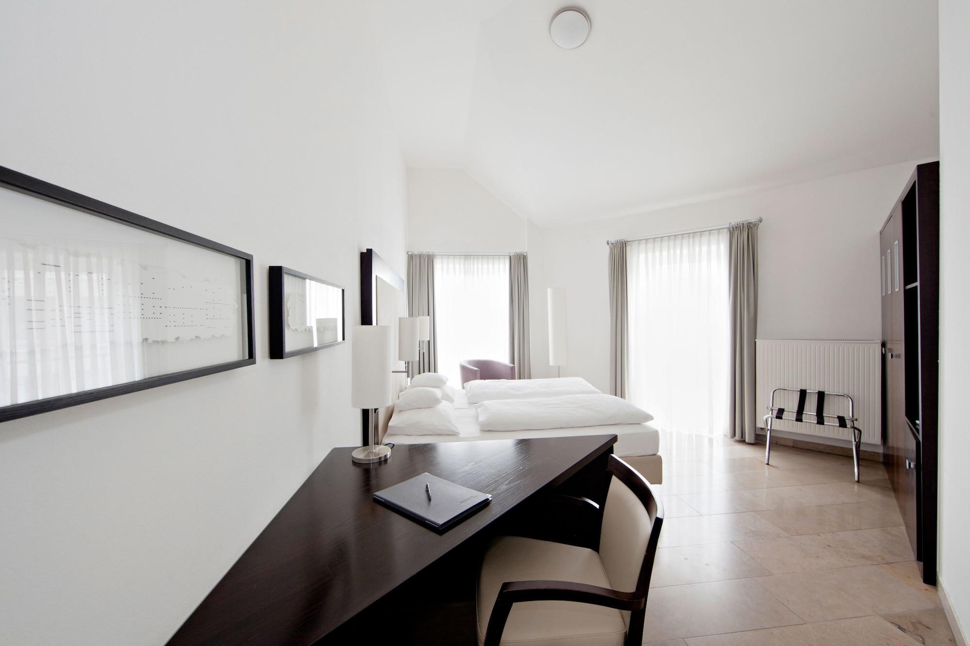 Burns Art Hotel Дюселдорф Екстериор снимка