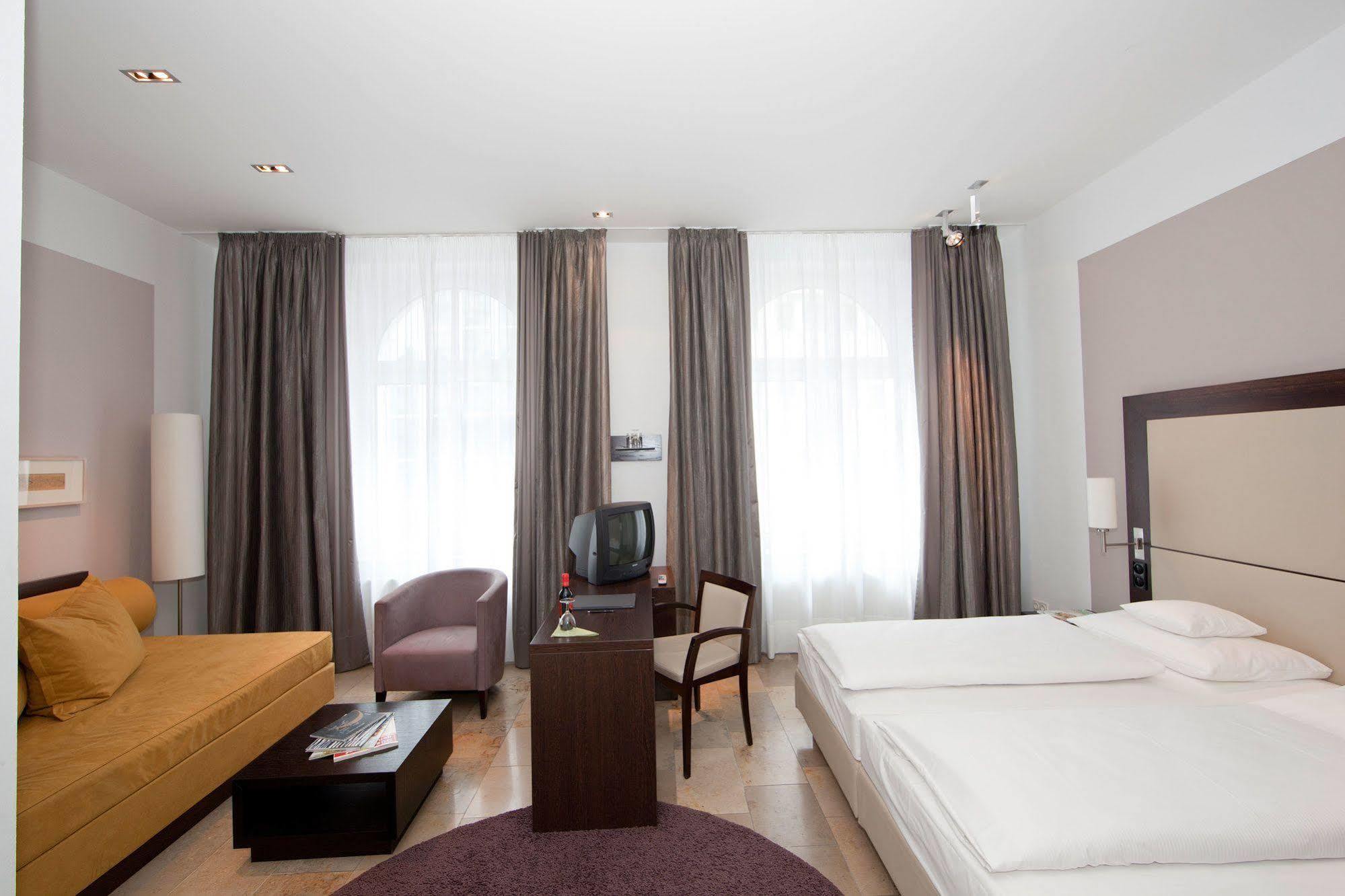 Burns Art Hotel Дюселдорф Екстериор снимка